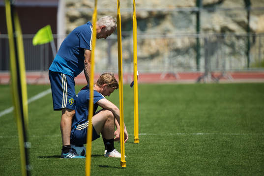 Team Manager Lars Richt and Emil Forsberg of the Swedish