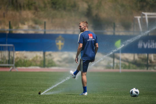 Bläddra bland fler bilder av Football, World Cup 2018, day 1, Sweden, practice