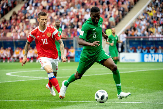 Fedor Smolov of Russia and Omar Othman of Saudiarabia