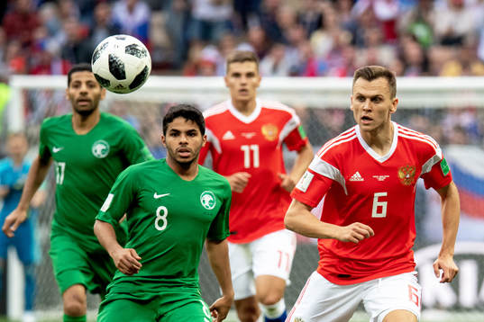 Yahia Alshehri of Saudiarabia and Denis Cheryshev of Russia