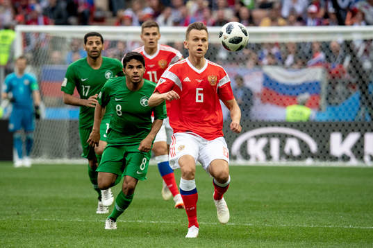 Yahia Alshehri of Saudiarabia and Denis Cheryshev of Russia