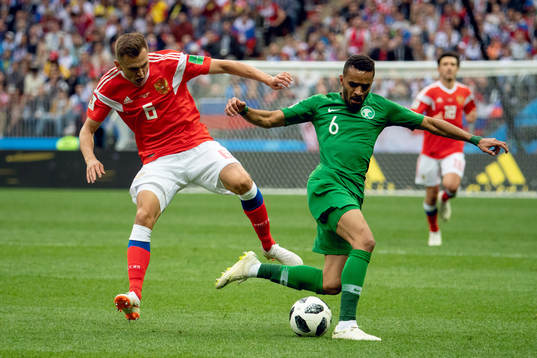 Denis Cheryshev of Russia and Mohammed Alburayk of