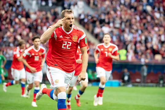 Artem Dzyuba of Russia celebrates