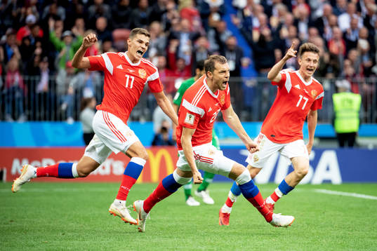 Artem Dzyuba of Russia celebrates