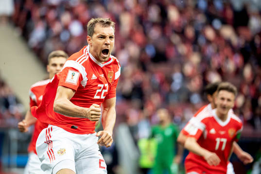 Artem Dzyuba of Russia celebrates