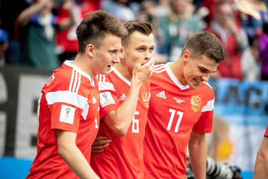 Denis Cheryshev of Russia celebrates with his teammates