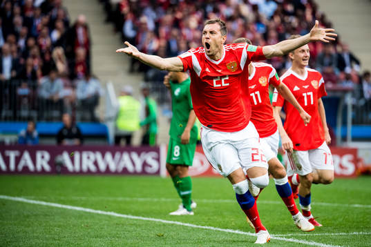 Artem Dzyuba of Russia celebrates