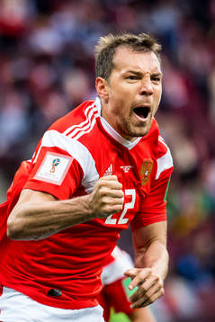 Artem Dzyuba of Russia celebrates