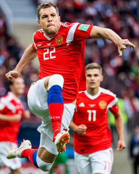 Artem Dzyuba of Russia celebrates