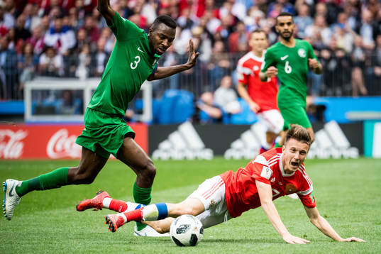 Osama Hawsawi of Saudi Arabia and Aleksandr Golovin of