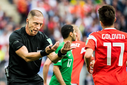 Referee Néstor Pitana