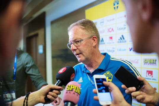 Lars Jacobsson is being interviewed by media at a press