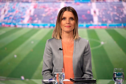SVTs programledare Johanna Frändén i studion