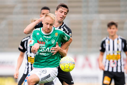 Brages Oscar Lundin jagas av Landskronas Jetmir Haliti