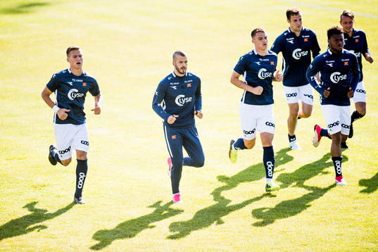 Zlatko Tripic and the players of Viking
