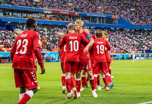 [DK=20180616: Christian Eriksen, Danmark, får et kys af