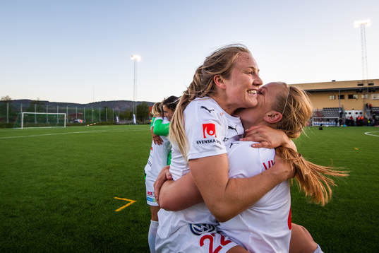 Rosengårds Fiona Brown jublar