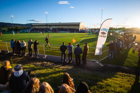 Översiktsbild från midnattssolsmatchen i Damallsvenskan