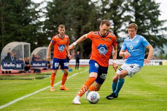 Aron Elís Thrándarson of Aalesund and Herman Kleppa of