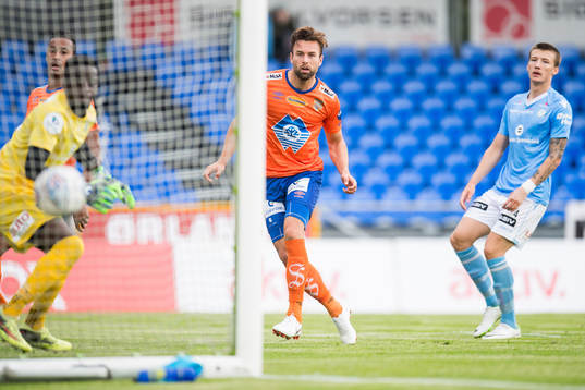 Kaj Ramsteijn of Aalesund scores the 1-1 goal
