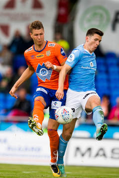 Hólmbert Fridjónsson of Aalesund and Daniel Edvardsen of