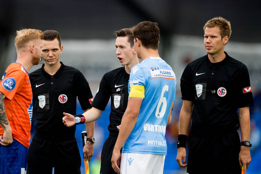 Siverts Øksnes Amland, referee