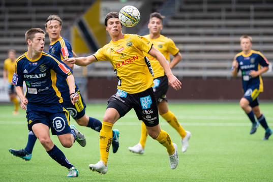 Elfsborgs Joakim Engström och Ängelholms Abdi-Nasir