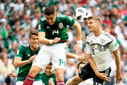 Javier Hernandez of Mexico and Thomas Müller of Germany