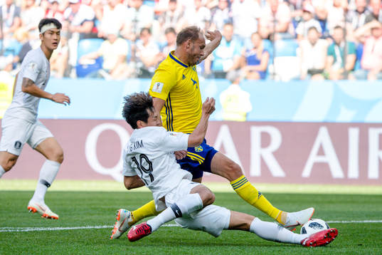 Younggwon Kim of South Korea against Andreas Granqvist of