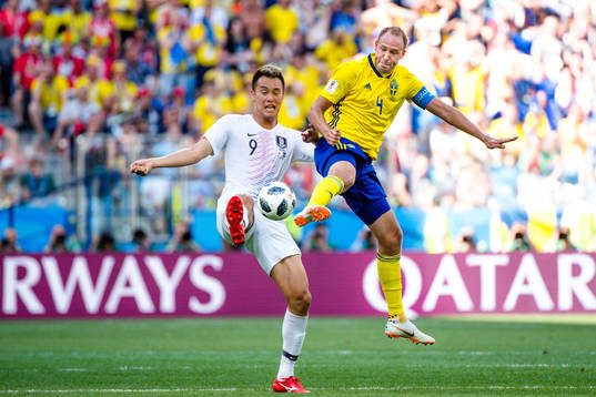 Shinwook Kim of South Korea and Andreas Granqvist of Sweden