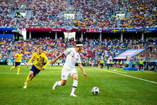 Emil Forsberg of Sweden and Yong Lee of South Korea