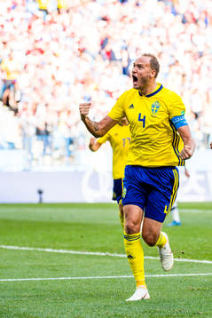 Andreas Granqvist of Sweden celebrates the 1-0 goal