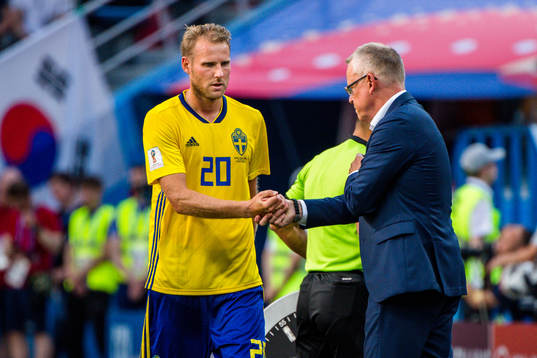 Ola Toivonen and head coach Janne Andersson of Sweden