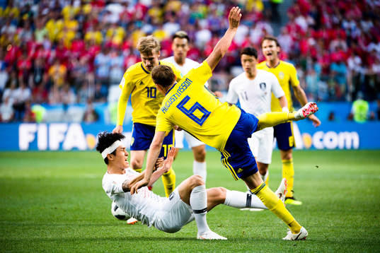 Seunghyun Jung of South Korea and Ludwig Augustinsson of
