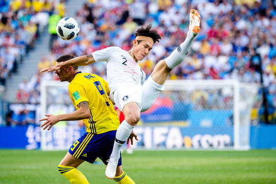 Marcus Berg of Sweden and Yong Lee of South Korea