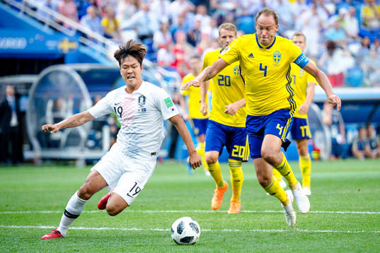 Younggwon Kim of South Korea and Andreas Granqvist of Sweden