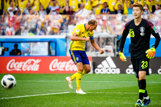 Andreas Granqvist of Sweden celebrates the 1-0 goal