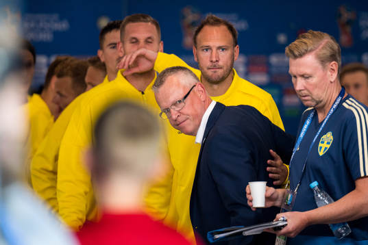 Andreas Granqvist and head coach Janne Andersson of Sweden