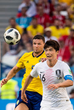 Marcus Berg of Sweden and Sungyueng Ki of South Korea