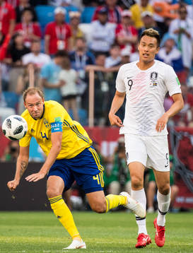 Andreas Granqvist of Sweden and Shinwook Kim of South Korea