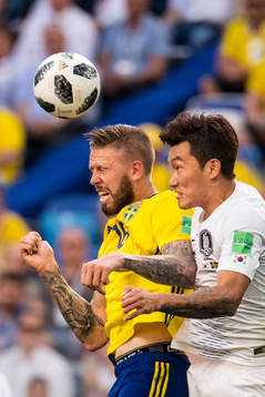 Pontus Jansson of Sweden and Hyunsoo Jang of South Korea