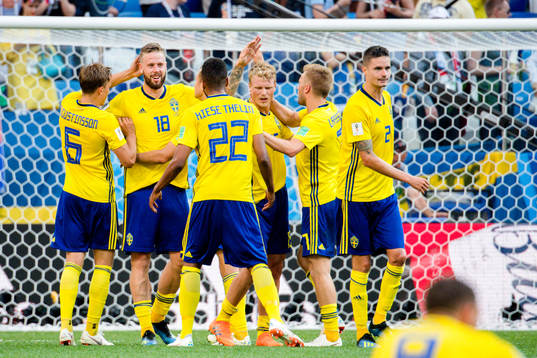 Sveriges Pontus Jansson och Viktor Claesson jublar