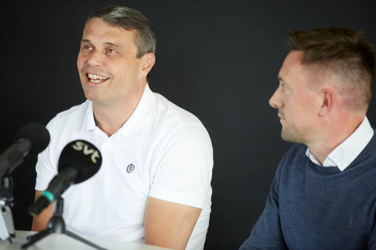 Östersunds ordförande Daniel Kindberg och Ian Burchnall,