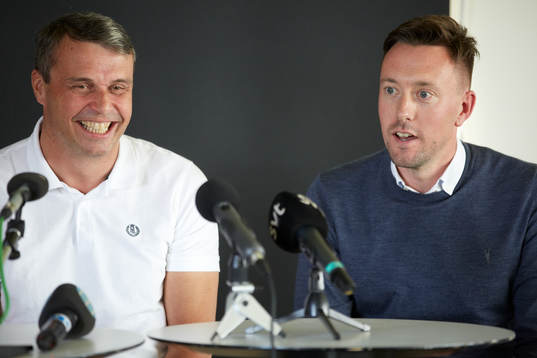Östersunds ordförande Daniel Kindberg och Ian Burchnall,