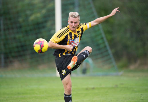 IFK Hässleholms Danny Gunnarsson i matchen i division 2