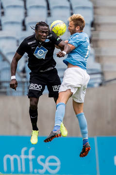 Molde Daniel Chima Chukwu och Malmö FFs Rasmus Bengtsson i