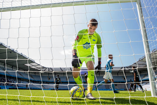 Moldes målvakt Andreas Linde deppar