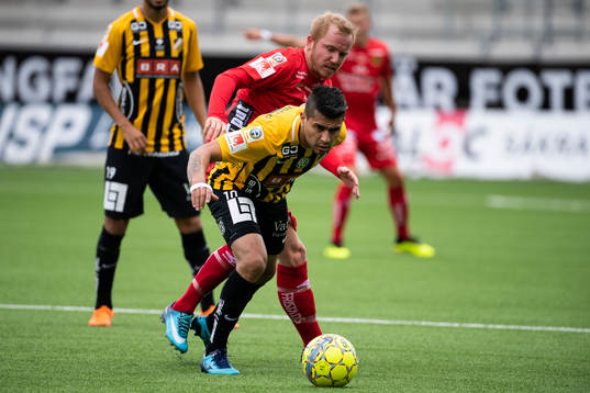 Häckens Paulinho och Elfsborgs Simon Lundevall