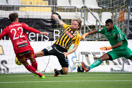 Elfsborgs Viktor Prodell gör 1-2 och Häckens Emil
