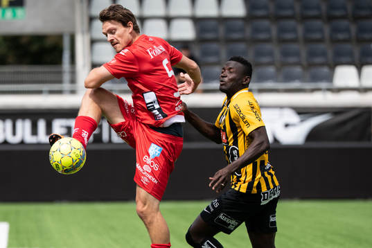 Elfsborgs Jörgen Horn och Häckens Alhassan Kamara